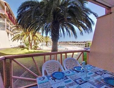 Apartment with Pool View 