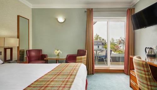 Queen Room with Balcony and Partial Loch view