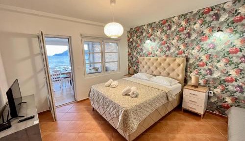 One-Bedroom Apartment with Sea View