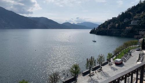 Apartment with Lake View