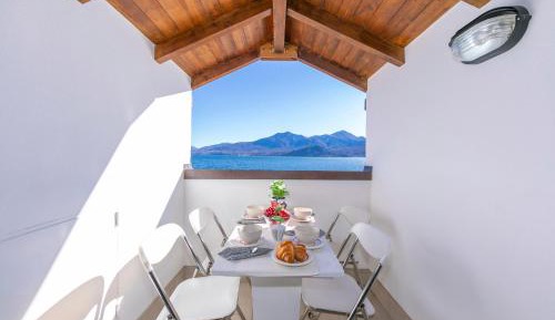 Apartment with Lake View