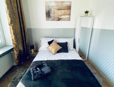 Standard Double Room with Shared Bathroom