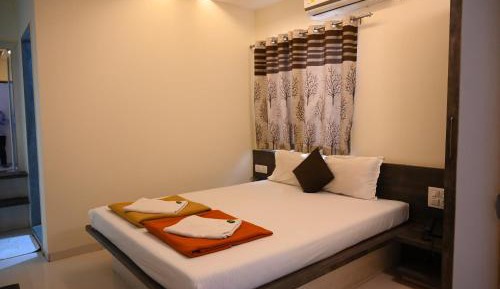 Deluxe Double Bed AC Room