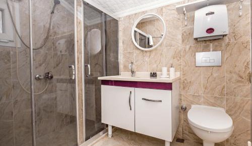 Deluxe Queen Suite