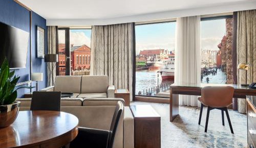 King Suite with River View 