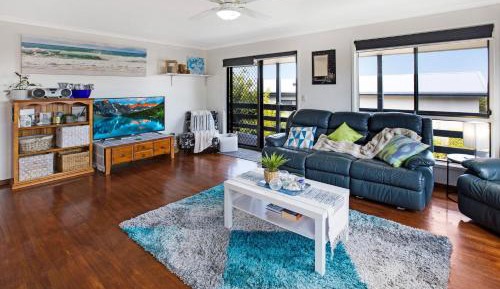 Three-Bedroom Holiday Home 