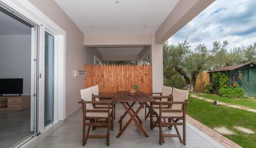 Apartment with Garden View