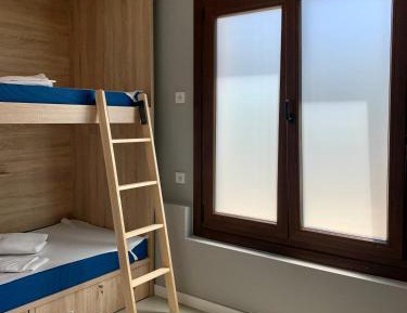 Bunk Bed in Mixed Dormitory Room