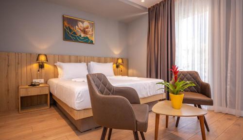 Junior Suite with Balcony and Side Sea View