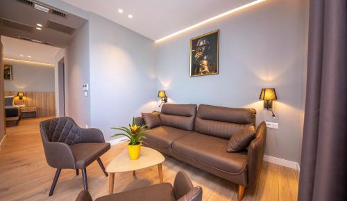 Deluxe Family Suite with Balcony and Sea View