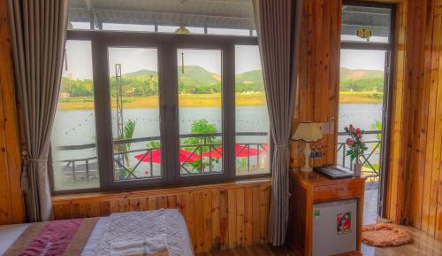 Queen Room with Pool View