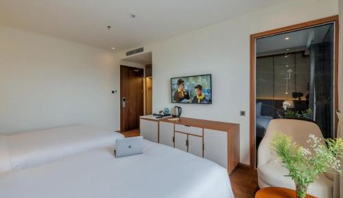 Queen Room with Garden View