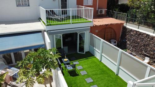 Bungalow with Garden View
