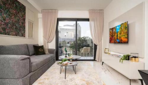 Two-Bedroom Deluxe Apartment with Balcony
