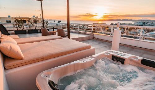 Deluxe Suite with Spa Bath