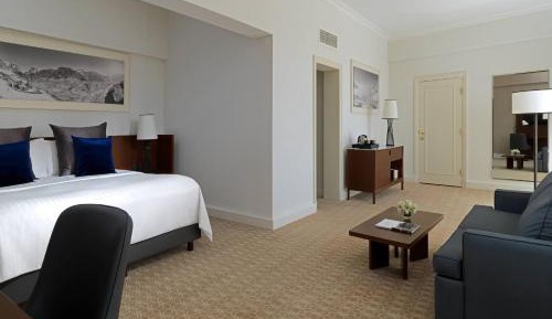 Executive Balcony Suite with Republic Square view, Executive lounge access, 1 King