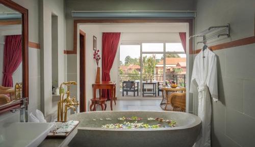 The Suite with Living room, Pool View - Free Mini-Bar