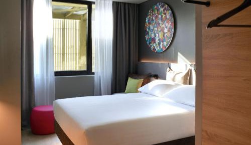 Queen Room with Limited View