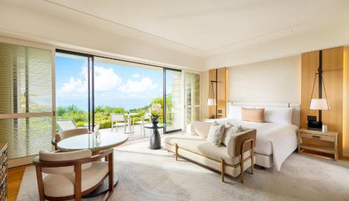 Deluxe Ocean View Sunset Wing King