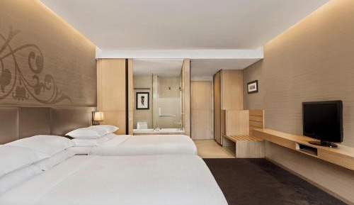 Corner Queen Room with Two Queen Beds