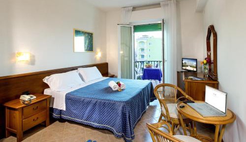 Double or Twin Room with Balcony and Sea View