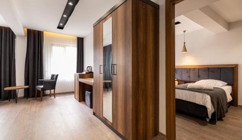 Deluxe Double Room (2 Adults + 1 Child)