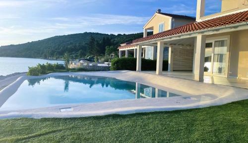 Villa - Beach Front
