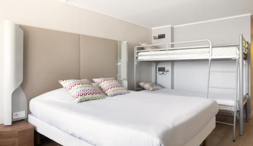 Standard Double Room with One Single Bed - Up to Ten Years