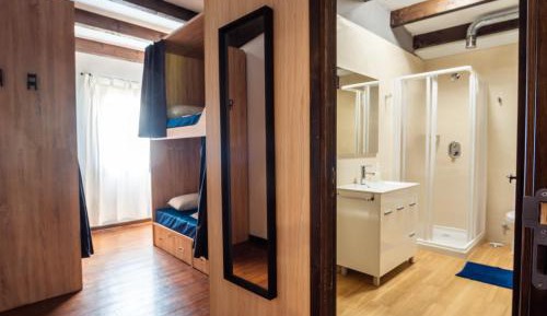 Bunk Bed in Mixed Dormitory Room
