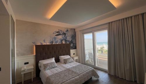 Deluxe Double or Twin Room with Sea View