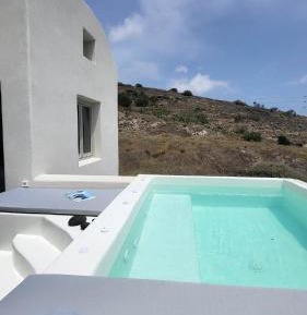Superior Suite with Hot Tub and Sea View