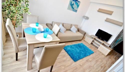 One-Bedroom Apartment with Sea View and Balcony