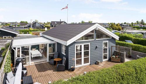 One-Bedroom Holiday Home