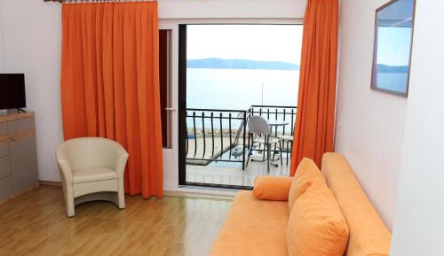 Two-Bedroom Apartment with Terrace and Sea View