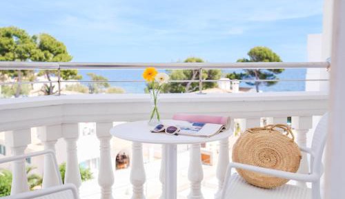 Superior Double Room with Partial Sea View