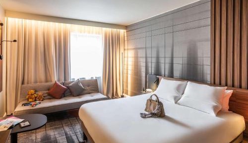 Executive Queen Room with Single Sofa Bed
