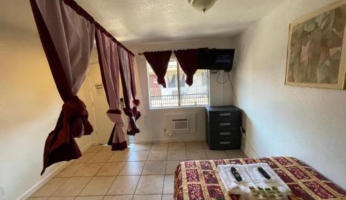 Single Room with Shared Bathroom