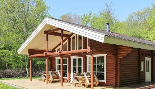 Three-Bedroom Holiday Home 
