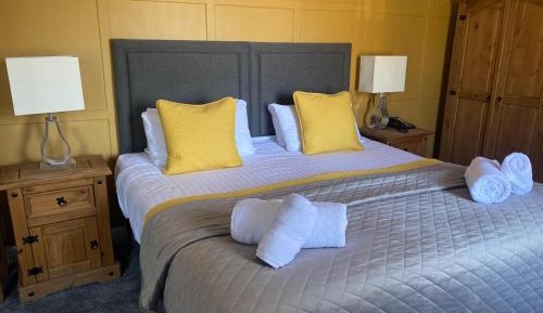 Twin Room with Private Bathroom