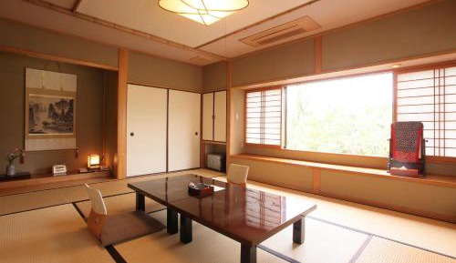 Japanese-Style Superior Room with Mountain View and Shared Bathroom (Adult Only)