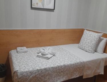 Budget Single Room with Shared Bathroom