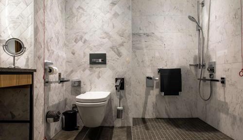 Queen Room - Mobility Access