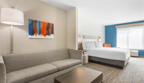 Queen Suite with Two Queen Beds and Sofa Bed