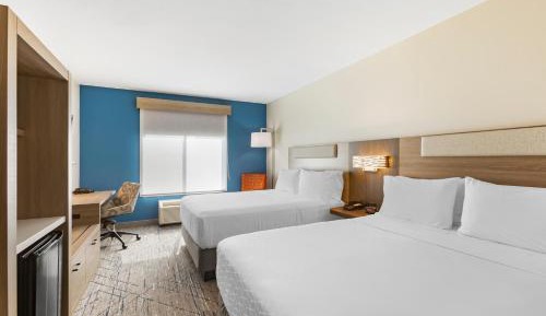 Queen Room with Two Queen Beds - Mobility Access Tub/Non-Smoking