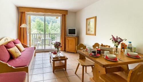 One-Bedroom Apartment (4 Adults)