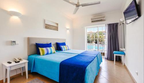 One-Bedroom Apartment with Pool View 