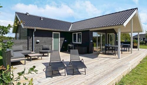 Three-Bedroom Holiday Home 