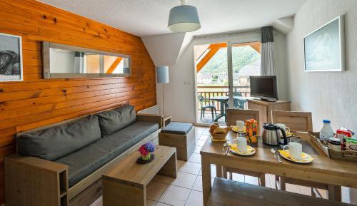 One-Bedroom Apartment (4 Adults)