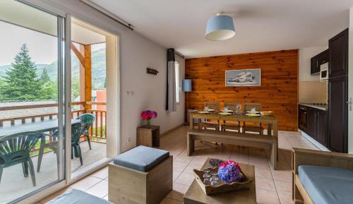 Two-Bedroom Apartment (6 Adults)