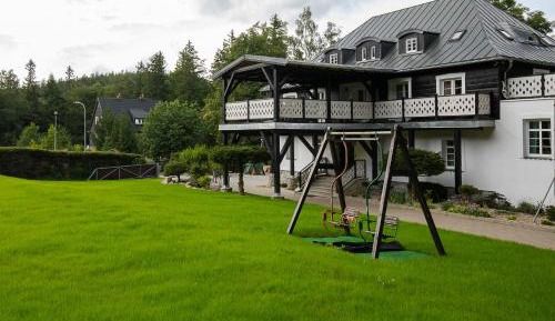 Deluxe One-Bedroom Apartment with Garden View
